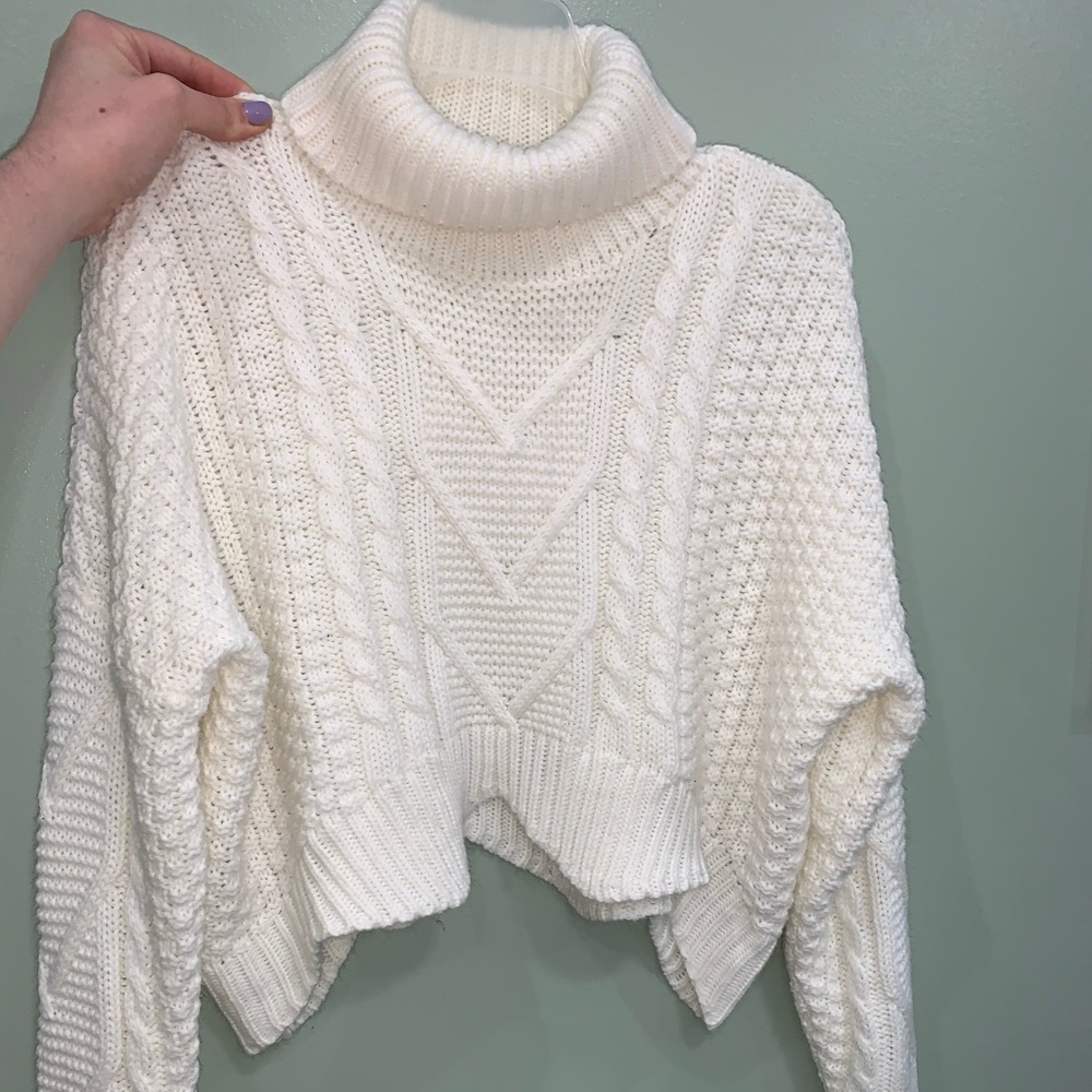 Cropped sweater🌟